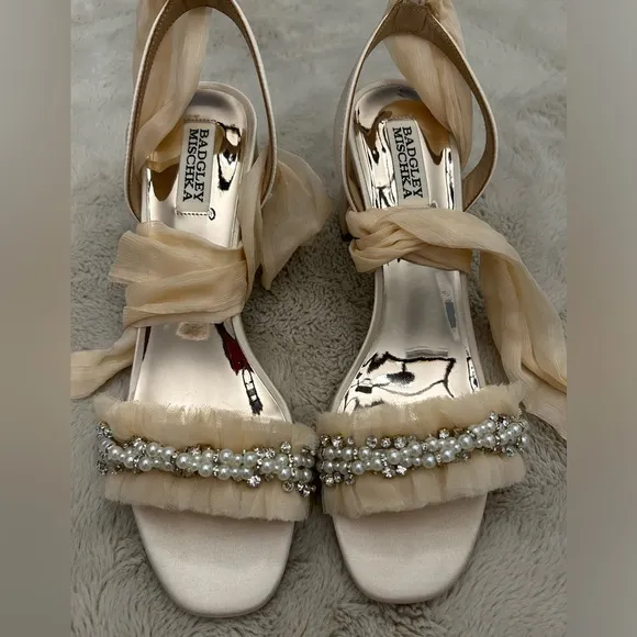 Badgley Mischka Tana Heels Womens Ankle Strap Bridal Sandals 9 LNWOT