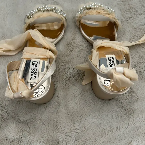 Badgley Mischka Tana Heels Womens Ankle Strap Bridal Sandals 9 LNWOT