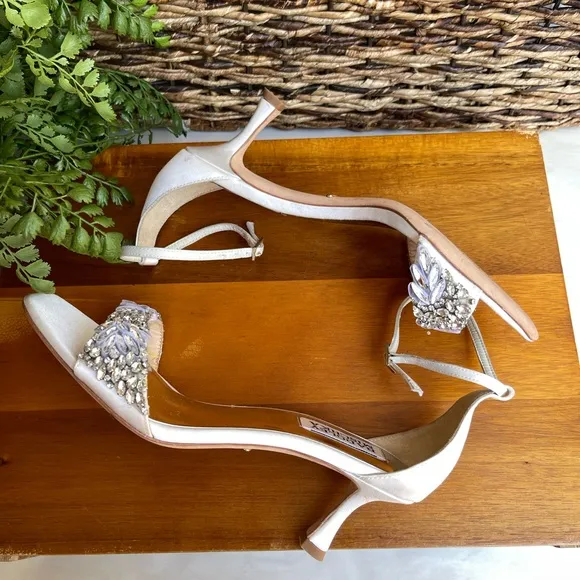 Badgley Mischka white satin embellished heels size 8