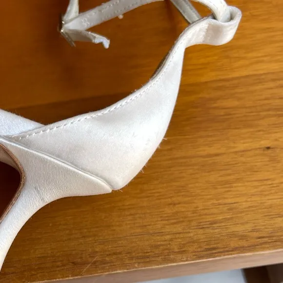 Badgley Mischka white satin embellished heels size 8