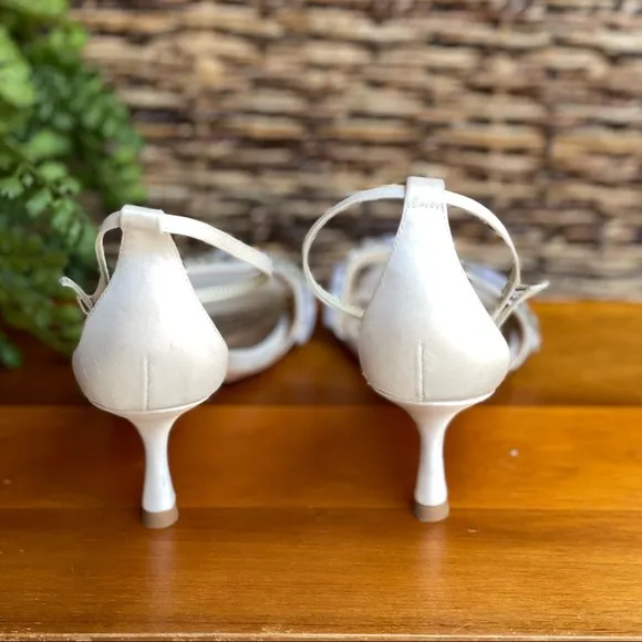 Badgley Mischka white satin embellished heels size 8