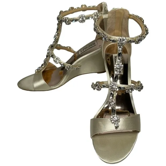 Badgley Mischka Women’s Size 7.5 Gold Satin Rhinestone Embellished Bridal Shoes