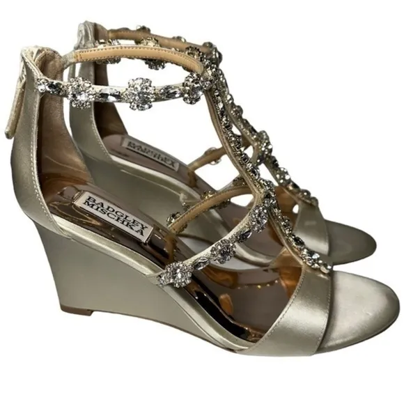 Badgley Mischka Women’s Size 7.5 Gold Satin Rhinestone Embellished Bridal Shoes