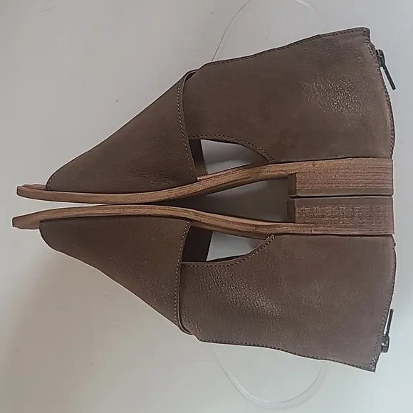 Band Of Gypsies Venice Crossover Tan Brown Open-Toe Leather Sandals Size 9.5
