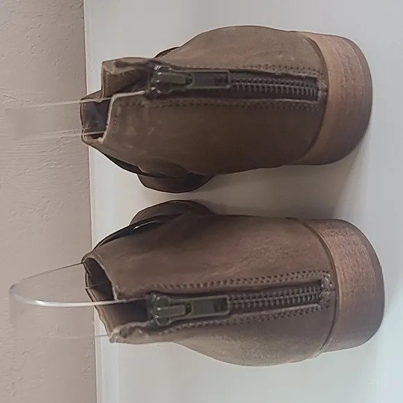 Band Of Gypsies Venice Crossover Tan Brown Open-Toe Leather Sandals Size 9.5