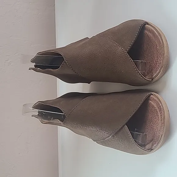 Band Of Gypsies Venice Crossover Tan Brown Open-Toe Leather Sandals Size 9.5