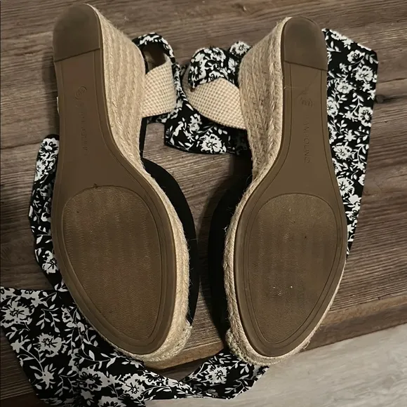 Bandolino Black and Cream Espadrille Wedge Sandals, size 10