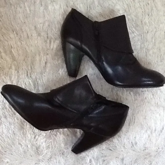 Bass Black Cuff Ankle Bootie NWOT Sz 7