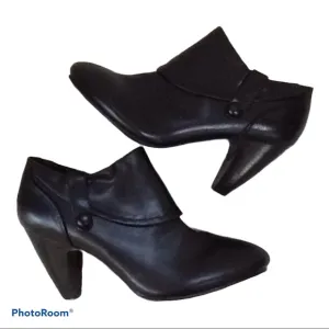 Bass Black Cuff Ankle Bootie NWOT Sz 7