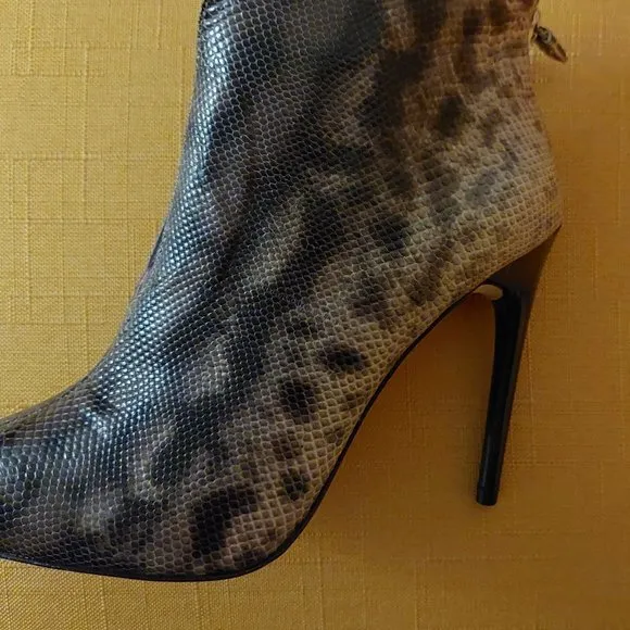 BCBGMAXAZRIA Durres Taupe Snakeskin Printed Leather Boots Booties Shoes Size 7