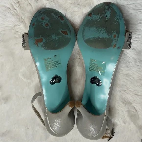 Betsey Johnson Wedding Shoes Size 8 Bridal Rhinestone Pearl Embellished Gemstone