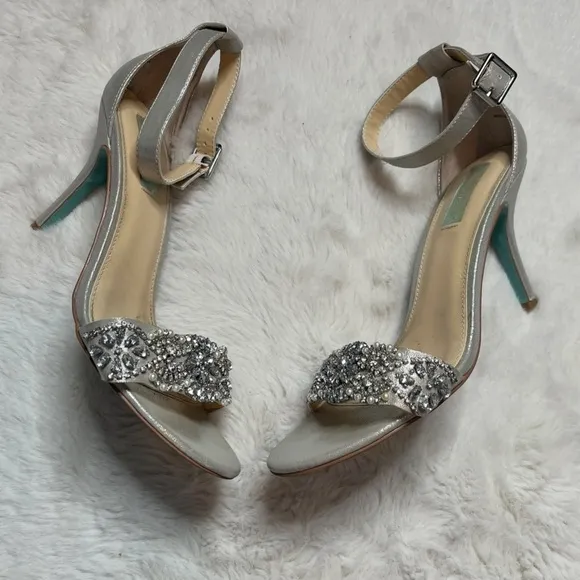 Betsey Johnson Wedding Shoes Size 8 Bridal Rhinestone Pearl Embellished Gemstone