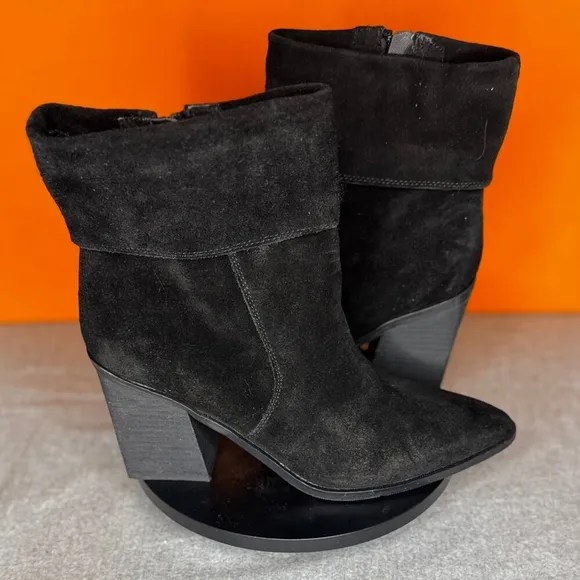 Blondo Sidnee Black Suede Rolled Zip Heel Bootie Size 8.5150