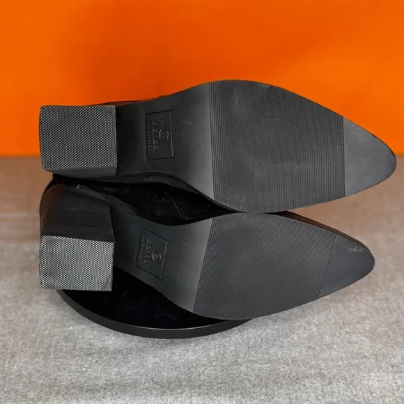 Blondo Sidnee Black Suede Rolled Zip Heel Bootie Size 8.5150
