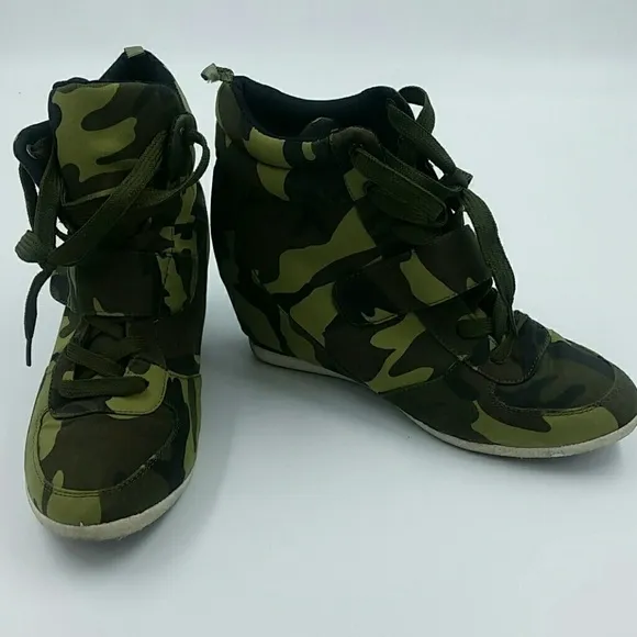BLUE SUEDE SHOES  l Camouflage High Tops