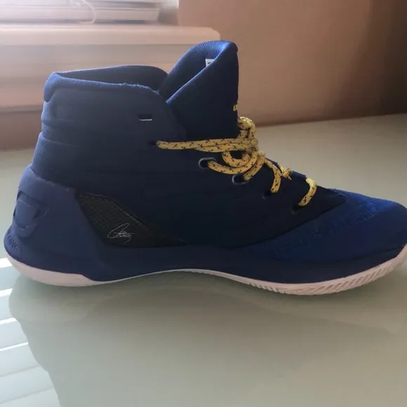 Boys Curry 3 Basketball Shoes- Under Armour size 6 youth