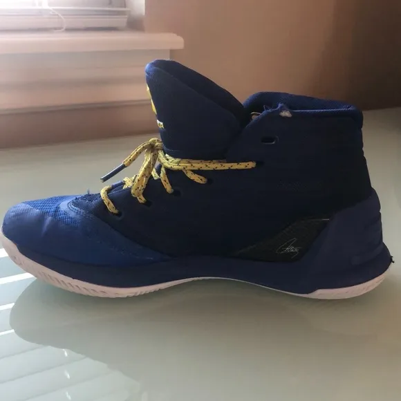 Boys Curry 3 Basketball Shoes- Under Armour size 6 youth
