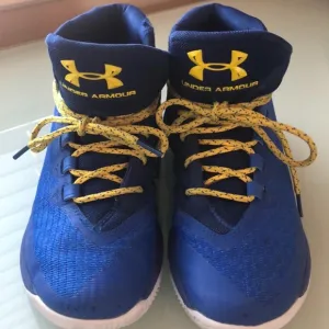 Boys Curry 3 Basketball Shoes- Under Armour size 6 youth