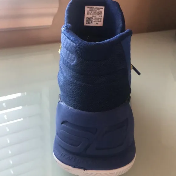 Boys Curry 3 Basketball Shoes- Under Armour size 6 youth