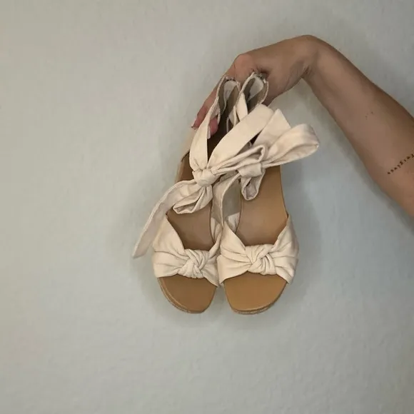 Brand New w/o box UGG espadrille wedges size 8.5