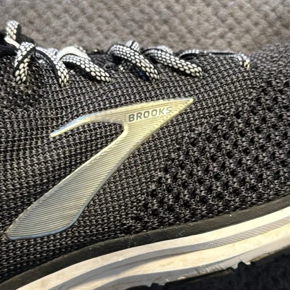 Brooks Revel 2 Men’s Black Running Shoes Size 10.5 Lightweight Mesh Sneakers
