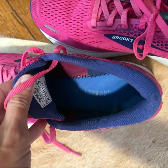 Brooks Women's size 12 Pink Running Shoes Ghost 14