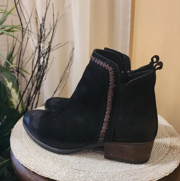 Bueno leather boots size 39.USA 8.5.Like new condition.