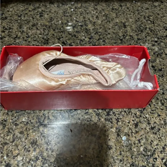 Capezio Gold Ballet Pointe Shoes