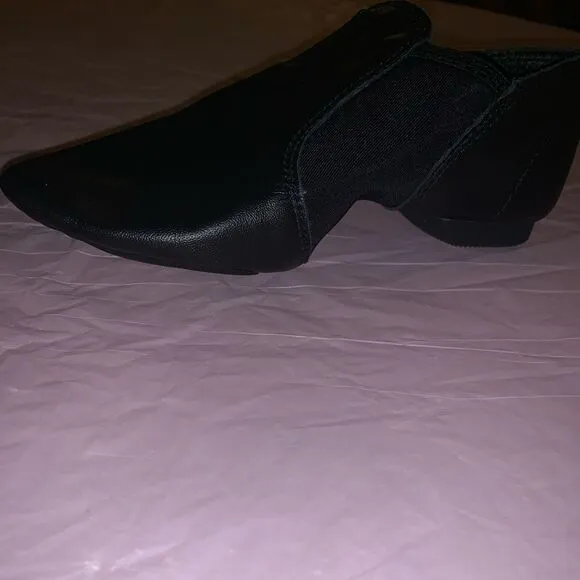 Capezio Jazz Shoes. Black. Size 5.5 M