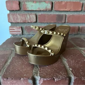 Carmen Sol Tonino Mid Studded Wedge in Gold Sz 8
