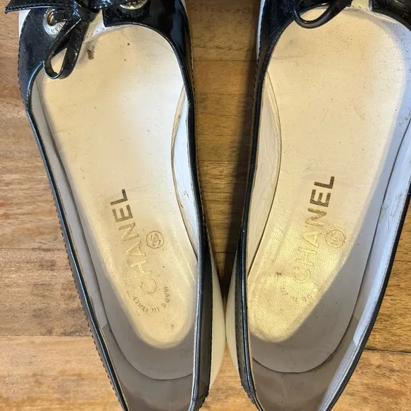 CHANEL black patent and white leather spectator flats.Size 37 (6.5).