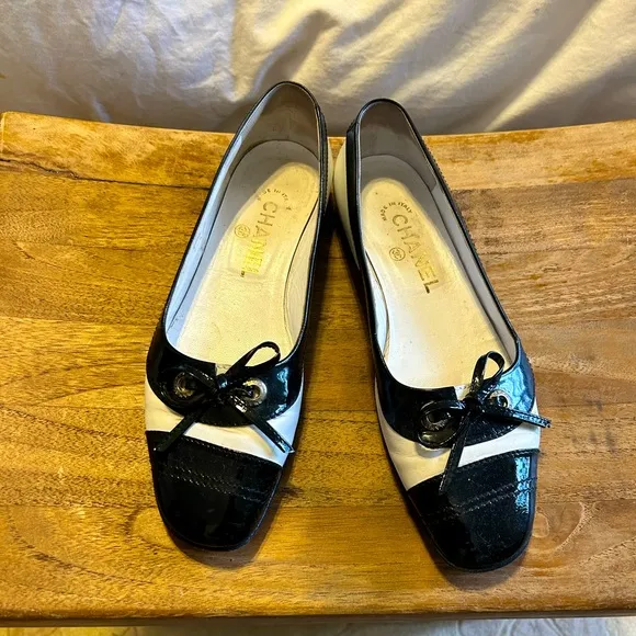 CHANEL black patent and white leather spectator flats.Size 37 (6.5).