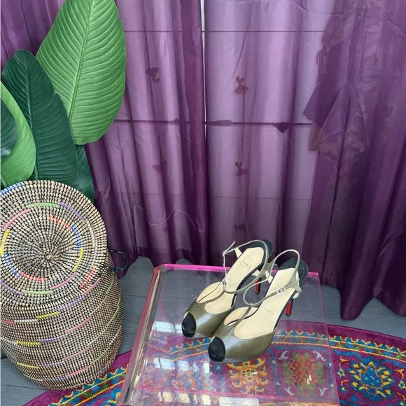 Christian Louboutin 39.5 Elegant Grey and Black Heels