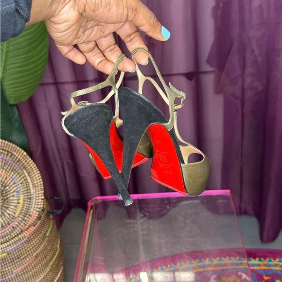 Christian Louboutin 39.5 Elegant Grey and Black Heels