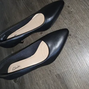 Clarks Linvale Women's Black Leather Pumps 6.5