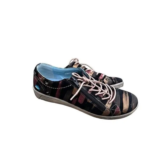 Cloud Footwear Women's Aika Fashion Sneaker 38 M EU, Black Fantasy 7.5 US