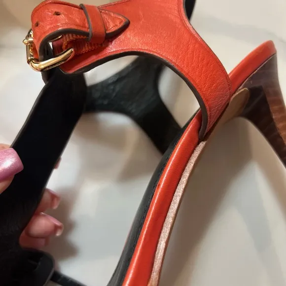 COACH Elegant leather Rust color Heels. In EUC. Size 9