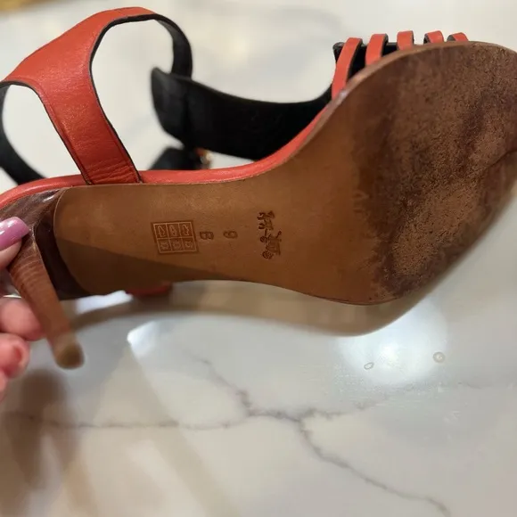 COACH Elegant leather Rust color Heels. In EUC. Size 9