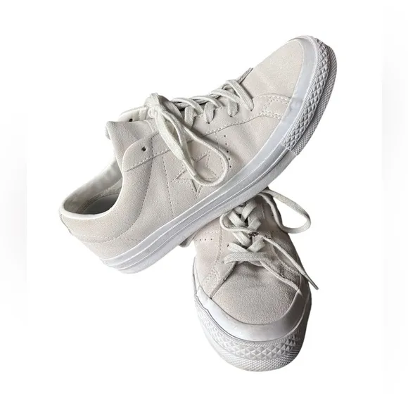 Converse All Stars, leather low top tennis shoe, size womens 9, mens 7, cream