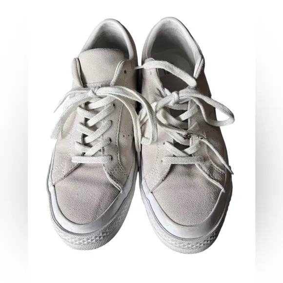 Converse All Stars, leather low top tennis shoe, size womens 9, mens 7, cream