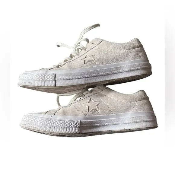 Converse All Stars, leather low top tennis shoe, size womens 9, mens 7, cream