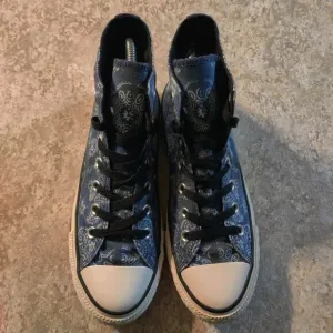 Converse Chuck Taylor All Star Blue Bandana Shoes Women's 8 / Men's 6 * Rare *