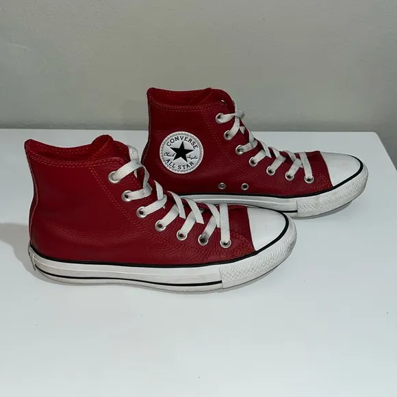 Converse Red Leather Chuck Taylor High Top Sneakers Men’s Sz 5 (Women’s Sz 7)