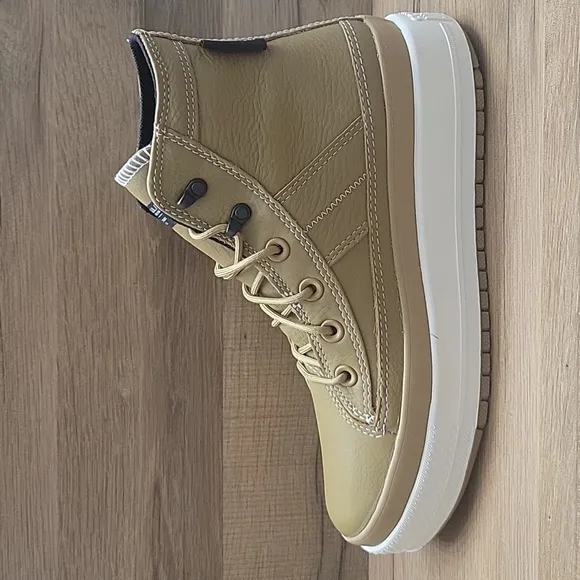 Converse Tan High-Top Sneakers Size Womens 8.0.