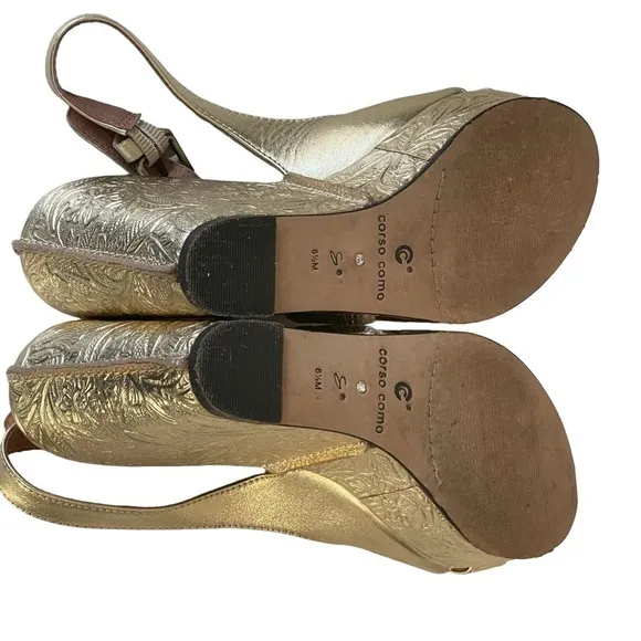 Corso Como Gold Metallic Floral Tooled Leather Wedge Slingback Heel Sandal 6.5 M