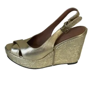 Corso Como Gold Metallic Floral Tooled Leather Wedge Slingback Heel Sandal 6.5 M