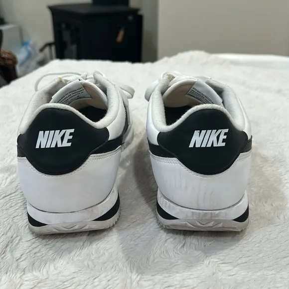 Cortez ‘72 White w/Black Swoosh Nike Shoes
