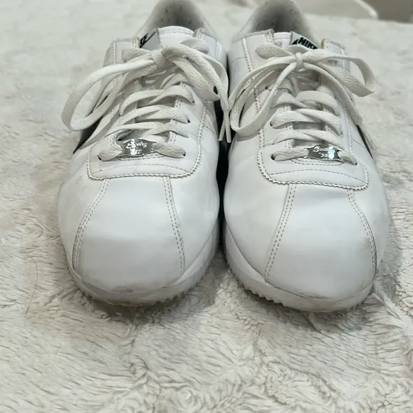 Cortez ‘72 White w/Black Swoosh Nike Shoes