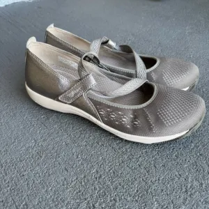 Dansko Mary Jane Shoes Heaven Metallic Taupe Sz 8.5-9 (EU 39)