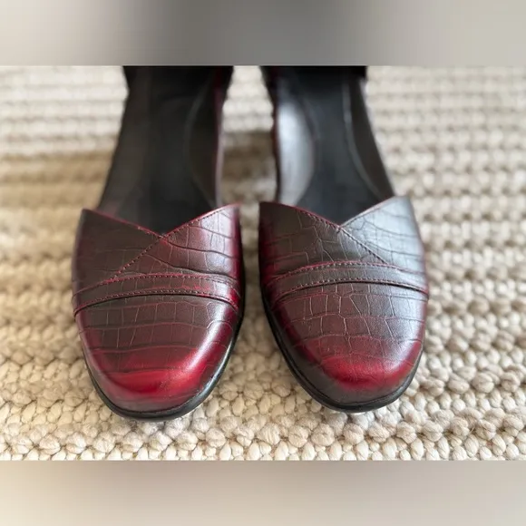DANSKO Roxy Burgundy Croc Embossed MaryJane Women’s Size 39 EU Classic Elegant